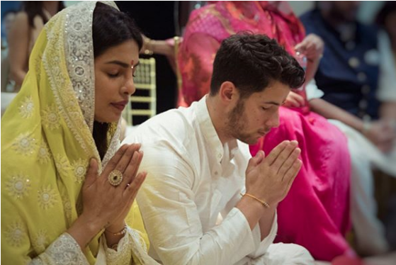 Nick Jonas Et Priyanka Chopra En Plein Cérémonie Roka - Priyanka Chopra Wedding Dress (1200x630), Png Download