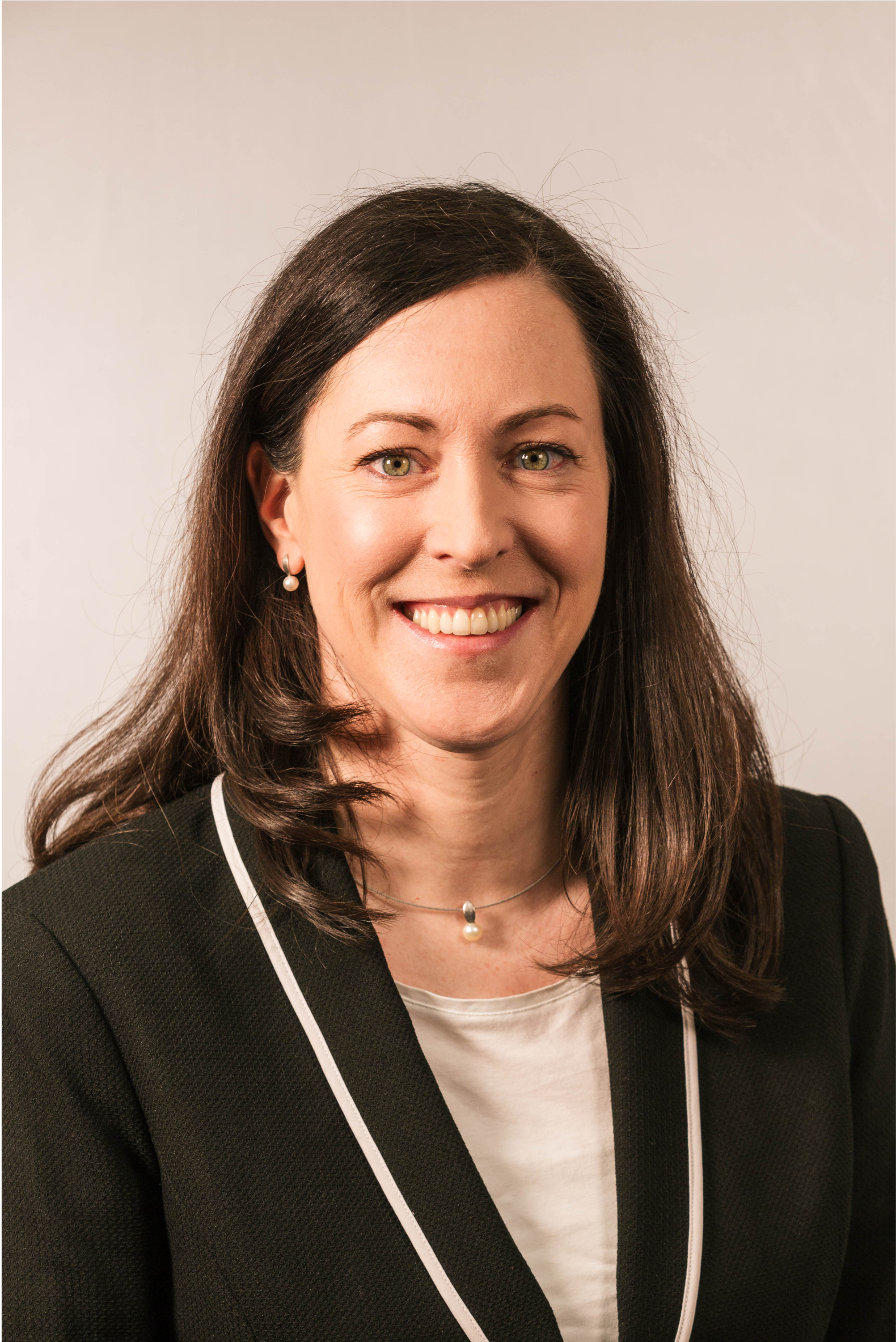 Ute Böhringer-mai, Head Of Corporate Marketing & Communications - Businessperson (4000x3000), Png Download