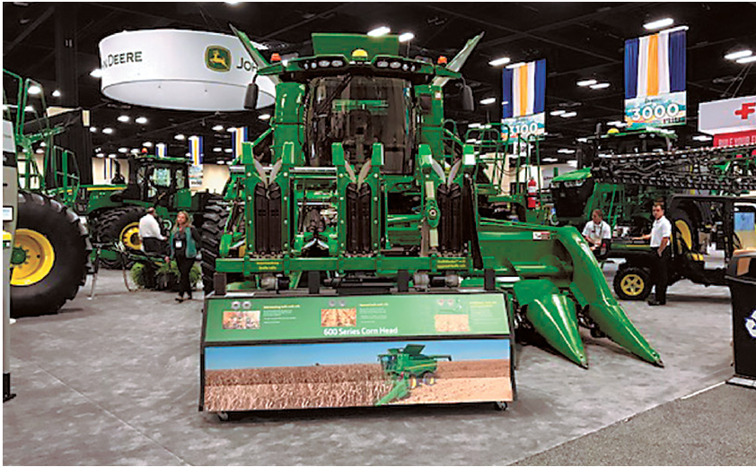Prior To Commodity Classic 2018, John Deere's Exhibits - Tractor (900x580), Png Download
