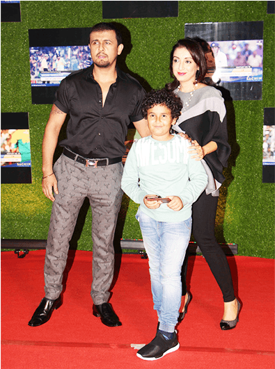 Sonu Nigam - Family (750x530), Png Download