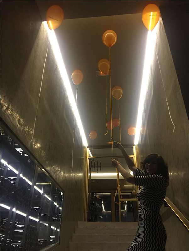 Llenamos Las Escaleras De Luz Amarilla Para Bañar Los - Security Lighting (1200x800), Png Download