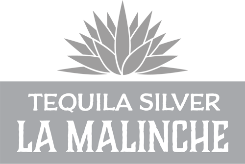 Líquido Y Cristalino, Con Matices De Color Plata Y - Plantation (500x335), Png Download