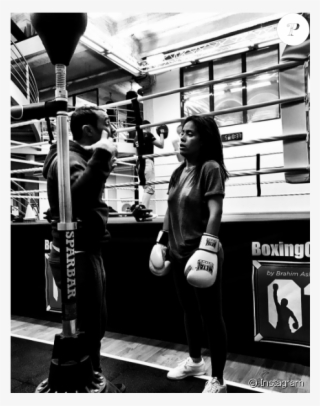 Gant De Boxe Everlast Rouge Dedicace Par B Mike Mike Tyson Autographed Signed Red Everlast Boxing Glove Png Image Transparent Png Free Download On Seekpng